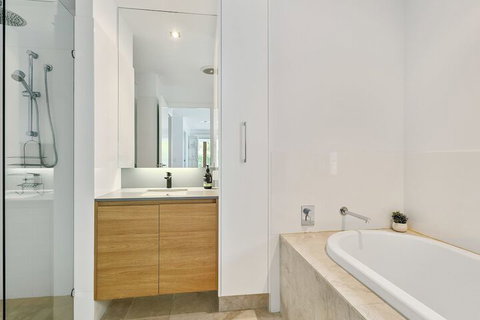 White Wash On She Oak - Dalby Accommodation 6