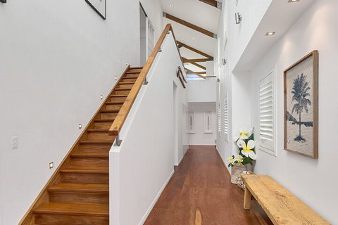 White Wash On She Oak - Dalby Accommodation 2