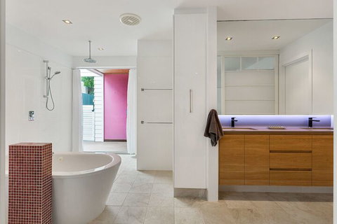 White Wash On She Oak - Dalby Accommodation 7