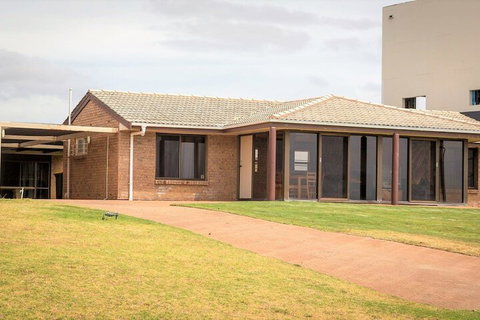 Gold Coast Views 10 Gold Coast Drive - Dalby Accommodation 1