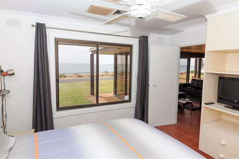 Gold Coast Views 10 Gold Coast Drive - Dalby Accommodation 7