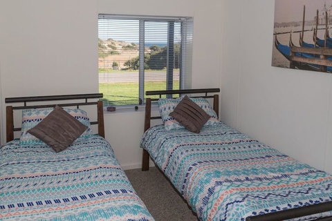 Carrickalinga Seahaven: Coastal Escape 4brm 29 Riverview Drive - Dalby Accommodation 5