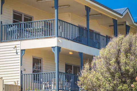 Lavender Hills 12 Bennett Street - Dalby Accommodation 2