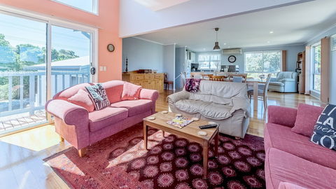 THE Lighthouse Surf Side - Dalby Accommodation 2