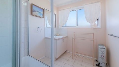 THE Lighthouse Surf Side - Dalby Accommodation 5