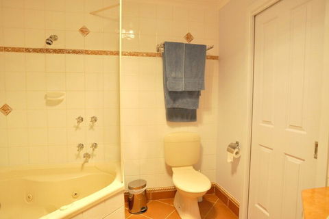THE Sails 8 Linen Included Central Location - Dalby Accommodation 6