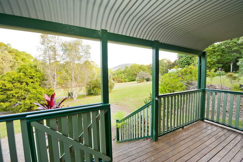 Crabbes Creek Cottages - Dalby Accommodation 6