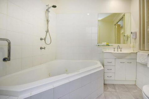 Aqualuna Beach Resort Unit 25 - Dalby Accommodation 3