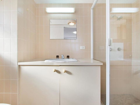 Border Terrace Unit 13 Large Apartment Walk To Beaches & Clubs - Dalby Accommodation 3