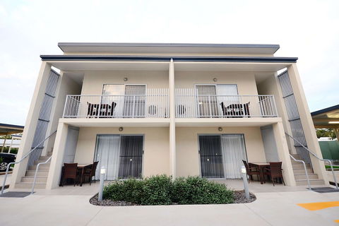 Oaks Middlemount Suites - Dalby Accommodation 1