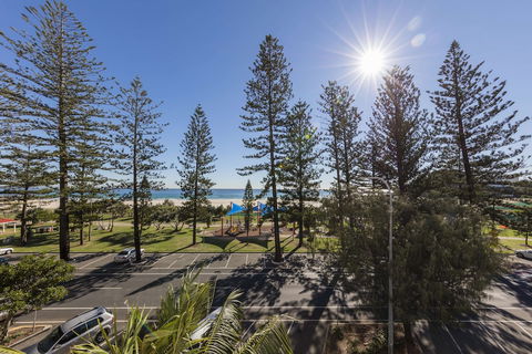 Oaks Gold Coast Calypso Plaza Suites - Dalby Accommodation 4