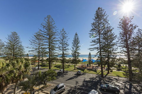 Oaks Gold Coast Calypso Plaza Suites - Dalby Accommodation 1