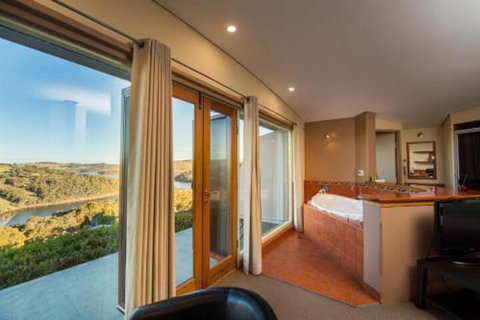 Eagle View Escape - Dalby Accommodation 2