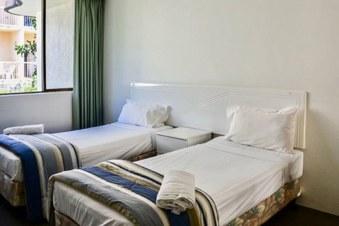 Copacabana Holiday Apartments - Dalby Accommodation 4