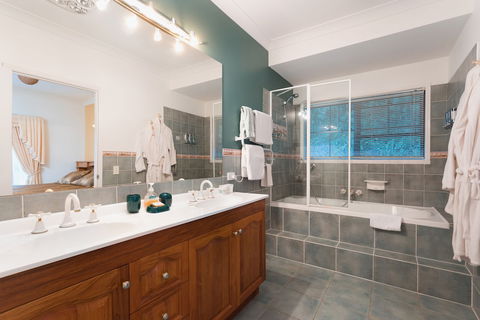 Villa Della Rosa Bed & Breakfast - Dalby Accommodation 5