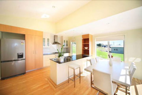 Azzure Beach Houses Boat Harbour Beach - Dalby Accommodation 6