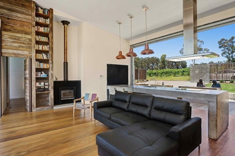 The Longhouse Suite 2 - Dalby Accommodation 5