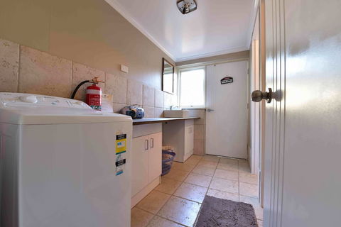 Kalbarri Sunset Villa - Dalby Accommodation 6