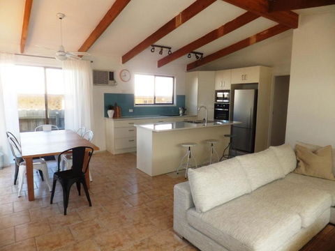 TERRIFIC On TAMARA CRESCENT - Dalby Accommodation 3