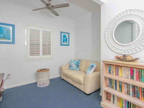 Avalon 1 Overlooking Beautiful Convent Beach - Dalby Accommodation 6