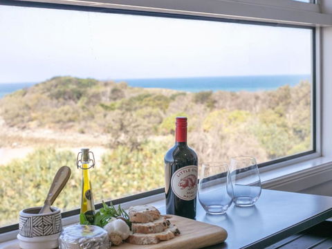 Avalon 3 Views To Die For Across The Road From Convent Beach - Dalby Accommodation 2