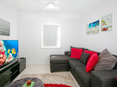 Avalon 3 Views To Die For Across The Road From Convent Beach - Dalby Accommodation 4