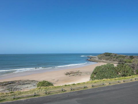 Avalon 3 Views To Die For Across The Road From Convent Beach - Dalby Accommodation 5