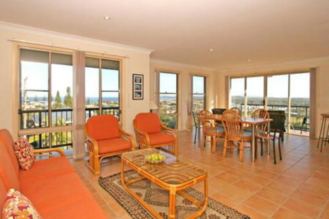 Phoenix Terrace Townhouse Yamba - Dalby Accommodation 6