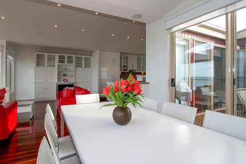 Aqua Luna - Dalby Accommodation 5