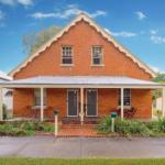 Eliza 1875 Red Brick Duplex Townhouse - Dalby Accommodation 0