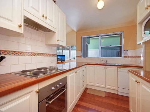 Salt Water At Fingal Bay - Dalby Accommodation 3