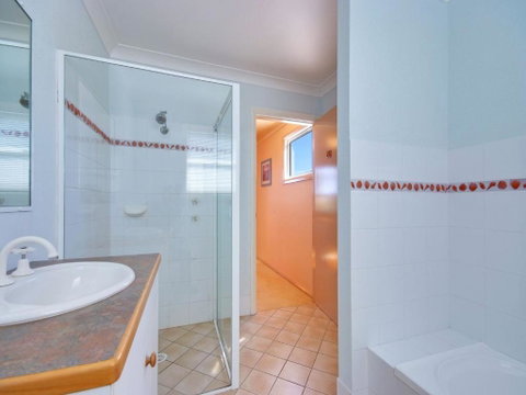 Salt Water At Fingal Bay - Dalby Accommodation 5