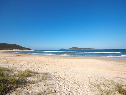 Salt Water At Fingal Bay - Dalby Accommodation 1