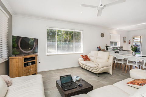 A SWEET ESCAPE Carefree Beach Home - Dalby Accommodation 5