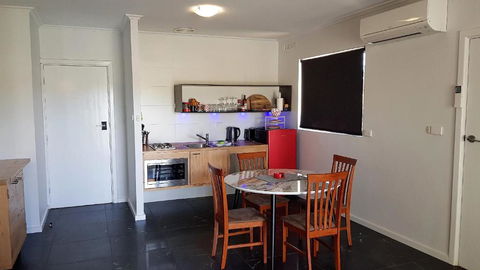 The Good Life - Dalby Accommodation 2