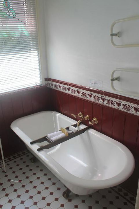 Gardenia House - Dalby Accommodation 5