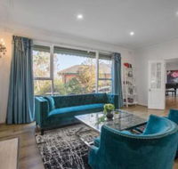 Alice wonderland in 4 beds house - Dalby Accommodation