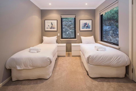 Top Of The Hill - Dalby Accommodation 3