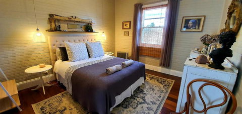 Galway - Dalby Accommodation 5