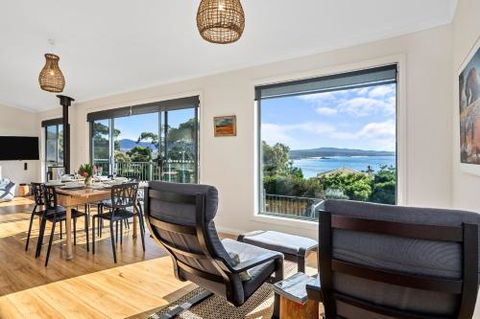 GRANITE BEACH HOUSE At Bay Of Fires - Dalby Accommodation 5