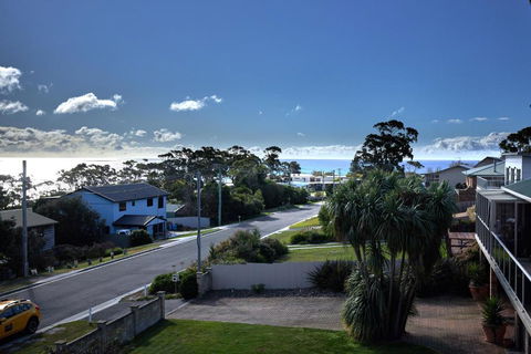 GRANITE BEACH HOUSE At Bay Of Fires - Dalby Accommodation 2