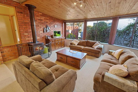 Above Sunset 100m From The Paynesville Lakes - Dalby Accommodation 2