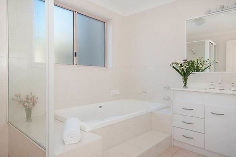 Pacific Rose Winter Holiday Special - Dalby Accommodation 4