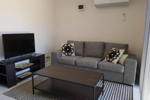 Excellent St. Granny Flat - Dalby Accommodation 4