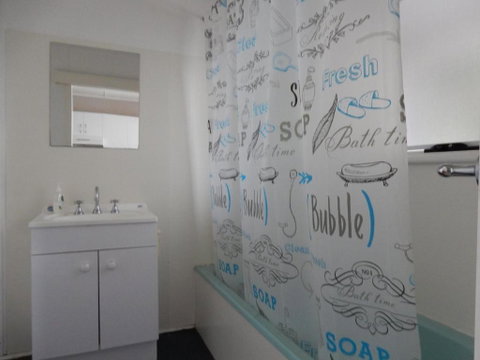 2 / 9 Donlan Rd Delightful Donlan - Dalby Accommodation 2