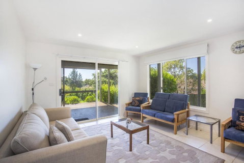 11 Riley St. Stylishly Modern - Dalby Accommodation 1