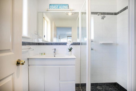 58 Seaview St. Summer Days - Dalby Accommodation 2