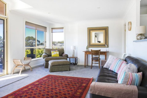 58 Seaview St. Summer Days - Dalby Accommodation 3
