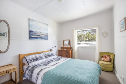 Retro Beach Cottage 681 Murramarang Rd - Dalby Accommodation 3
