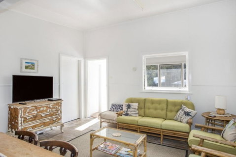 Retro Beach Cottage 681 Murramarang Rd - Dalby Accommodation 2